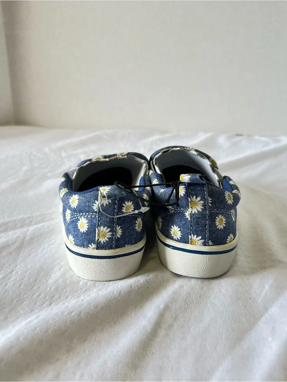 Wonder Nation Blue Daisy Slip-On Memory Foam Shoes